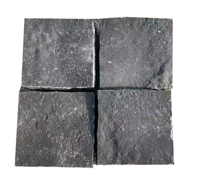 Pavés de basalte noir