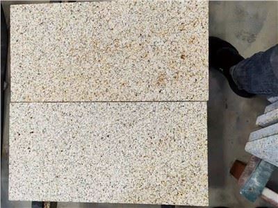 Tuiles de pavage martelées en granit jaune bon marché